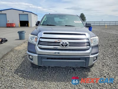 Piąte zdjęcie samochodu w środku: 2017 TOYOTA TUNDRA SR5 VIN:5TFDY5F19HX610313 - miniatura