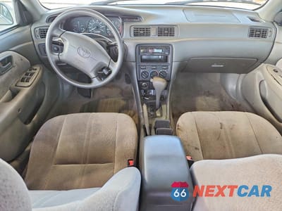 Zdjęcie 8 z 12 samochodu: 2000 TOYOTA CAMRY LE VIN:4T1BG22K5YU012465 - miniatura