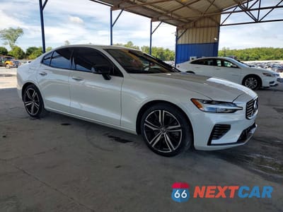 Czwarte zdjęcie samochodu z boku: 2021 VOLVO S60 T8 RECHARGE R-DESIGN VIN:7JRBR0FM1MG095854 - miniatura