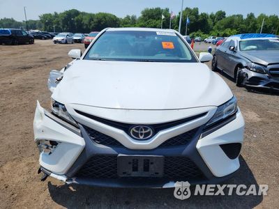 Piąte zdjęcie samochodu w środku: 2018 TOYOTA CAMRY SE VIN:4T1B11HK3JU542779 - miniatura