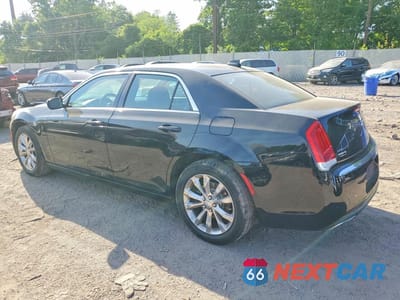 Drugie zdjęcie samochodu z przodu: 2017 CHRYSLER 300 LIMITED VIN:2C3CCARGXHH585854 - miniatura