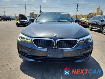 Piąte zdjęcie samochodu w środku: 2019 BMW 530E VIN:WBAJA9C52KB254309 - miniatura