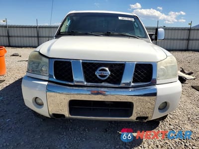 Piąte zdjęcie samochodu w środku: 2005 NISSAN TITAN XE VIN:1N6AA06B05N540319 - miniatura