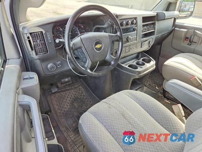 Zdjęcie 8 z 13 samochodu: 2021 CHEVROLET EXPRESS 25 - DELIVERY VAN VIN:1GCWGAFP2M1191422 - miniatura