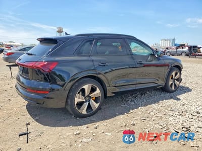 Trzecie zdjęcie samochodu z tyłu: 2022 AUDI E-TRON PREMIUM PLUS VIN:WA1LAAGE6NB009910 - miniatura