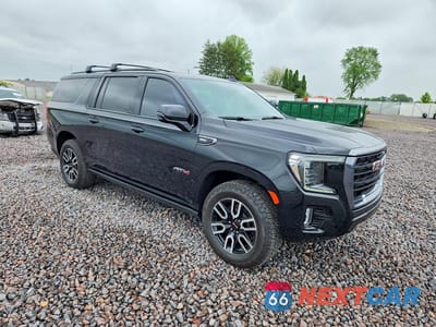Czwarte zdjęcie samochodu z boku: 2023 GMC YUKON XL K1500 AT4 VIN:1GKS2HKD7PR168424 - miniatura