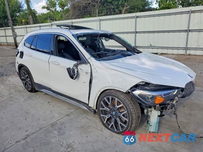 Czwarte zdjęcie samochodu z boku: 2021 BMW X1 SDRIVE28I VIN:WBXJG7C0XM5T74003 - miniatura