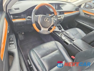 Zdjęcie 8 z 13 samochodu: 2013 LEXUS ES 300H VIN:JTHBW1GG6D2013845 - miniatura