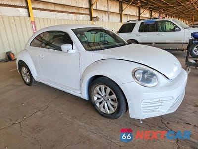 Czwarte zdjęcie samochodu z boku: 2017 VOLKSWAGEN BEETLE 1.8T VIN:3VWF17AT6HM629745 - miniatura