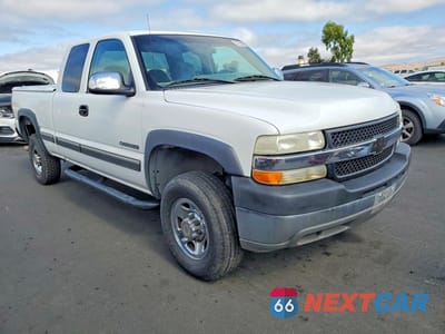 Czwarte zdjęcie samochodu z boku: 2002 CHEVROLET SILVERADO C2500 HEAVY DUTY VIN:1GCHC29U32E143543 - miniatura