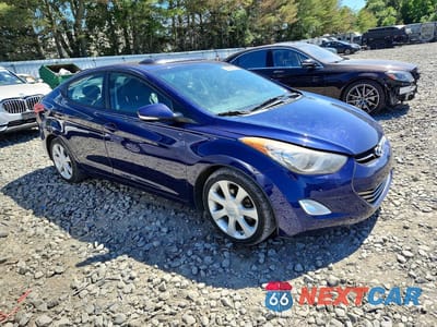 Czwarte zdjęcie samochodu z boku: 2013 HYUNDAI ELANTRA LIMITED VIN:5NPDH4AE4DH285452 - miniatura
