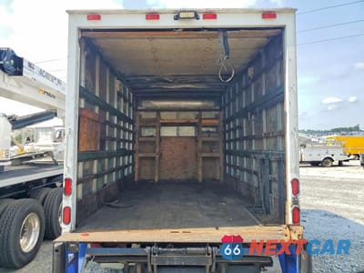 Zdjęcie 10 z 13 samochodu: 2004 ISUZU NPR - BOX TRUCK VIN:JALC4B14647000644 - miniatura