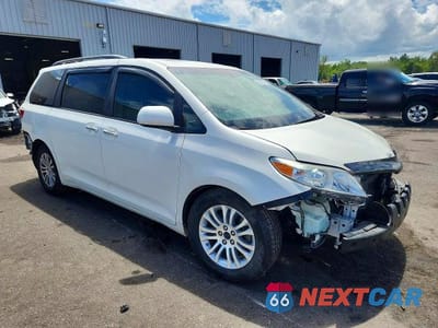 Czwarte zdjęcie samochodu z boku: 2017 TOYOTA SIENNA XLE 8-PASSENGER VIN:5TDYZ3DC1HS896381 - miniatura