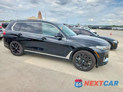 Czwarte zdjęcie samochodu z boku: 2019 BMW X7 XDRIVE40I VIN:5UXCW2C56KL088390 - miniatura