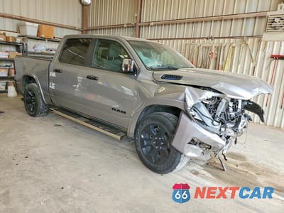 Czwarte zdjęcie samochodu z boku: 2025 RAM 1500 BIG HORN VIN:1C6RREFG3SN735129 - miniatura