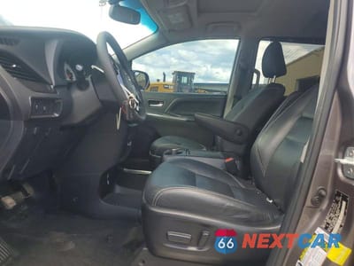 Zdjęcie 7 z 14 samochodu: 2017 TOYOTA SIENNA SE VIN:5TDXZ3DC1HS849816 - miniatura