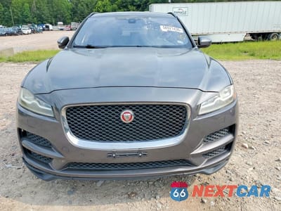 Piąte zdjęcie samochodu w środku: 2017 JAGUAR F-PACE PRESTIGE VIN:SADCK2BV8HA054264 - miniatura