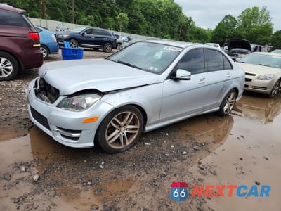 2013 MERCEDES-BENZ C 300 4MATIC WDDGF8AB3DR285876 - główne zdjęcie licytacji z USA - miniatura