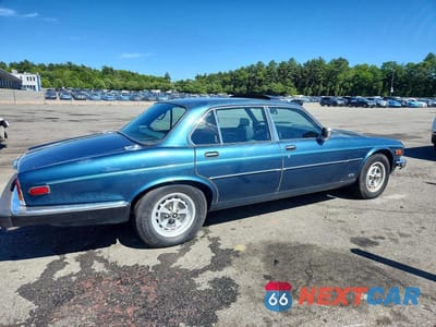 Trzecie zdjęcie samochodu z tyłu: 1985 JAGUAR XJ6 VIN:SAJAV1347FC411771 - miniatura