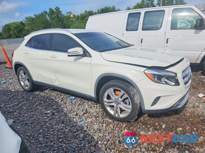 Czwarte zdjęcie samochodu z boku: 2015 MERCEDES-BENZ GLA 250 VIN:WDCTG4EB4FJ169977 - miniatura