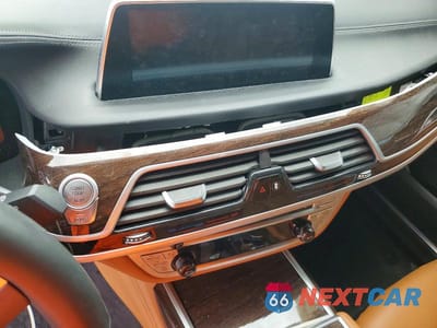 Zdjęcie 10 z 13 samochodu: 2021 BMW 750 XI VIN:WBA7U2C00MCF14655 - miniatura