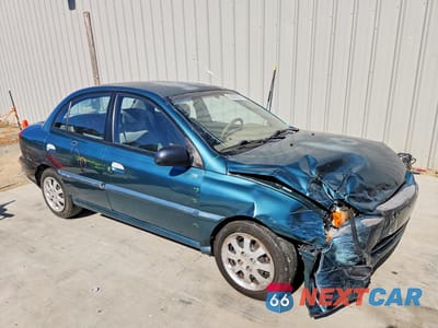 Czwarte zdjęcie samochodu z boku: 2003 KIA RIO BASE VIN:KNADC125636281761 - miniatura