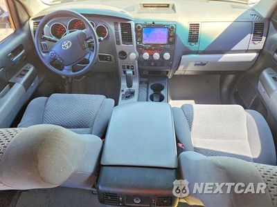 Zdjęcie 8 z 12 samochodu: 2010 TOYOTA TUNDRA CREWMAX SR5 VIN:5TFEY5F13AX096131 - miniatura