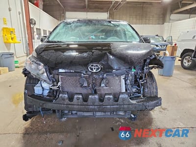 Piąte zdjęcie samochodu w środku: 2025 TOYOTA SIENNA VIN:5TDXK3DC0BS064151 - miniatura
