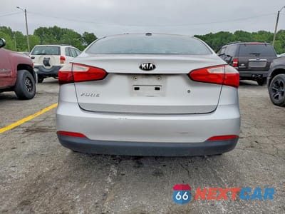 Zdjęcie 6 z 12 samochodu: 2015 KIA FORTE LX VIN:KNAFK4A62F5408085 - miniatura