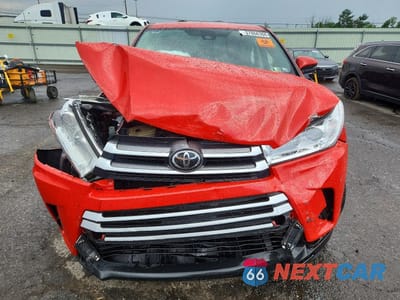 Piąte zdjęcie samochodu w środku: 2017 TOYOTA HIGHLANDER LE VIN:5TDBZRFH7HS374355 - miniatura