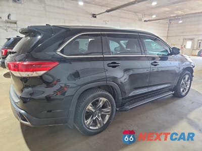 Trzecie zdjęcie samochodu z tyłu: 2018 TOYOTA HIGHLANDER LIMITED VIN:5TDDZRFH6JS907262 - miniatura