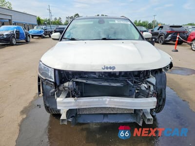 Piąte zdjęcie samochodu w środku: 2018 JEEP COMPASS LATITUDE VIN:3C4NJDBBXJT481128 - miniatura