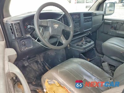 Zdjęcie 8 z 13 samochodu: 2004 GMC SAVANA G1500 VIN:1GTFG15X941174277 - miniatura