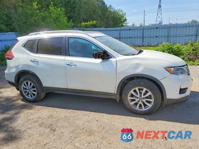Czwarte zdjęcie samochodu z boku: 2018 NISSAN ROGUE S VIN:5N1AT2MV3JC747150 - miniatura