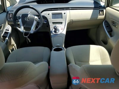 Zdjęcie 8 z 12 samochodu: 2012 TOYOTA PRIUS THREE VIN:JTDKN3DU4C0335453 - miniatura