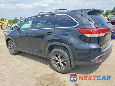 Drugie zdjęcie samochodu z przodu: 2018 TOYOTA HIGHLANDER LE VIN:5TDBZRFH2JS850520 - miniatura
