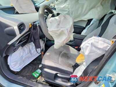 Zdjęcie 7 z 12 samochodu: 2016 TOYOTA PRIUS TWO VIN:JTDKBRFU4G3515917 - miniatura