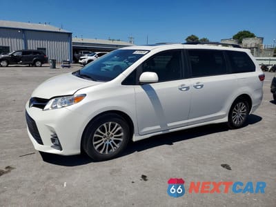 2020 TOYOTA SIENNA XLE PREMIUM 8-PASSENGER 5TDYZ3DC1LS084782 - główne zdjęcie licytacji z USA - miniatura