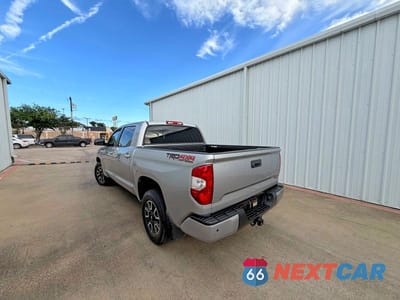 Trzecie zdjęcie samochodu z tyłu: 2015 TOYOTA TUNDRA CREWMAX LIMITED VIN:5TFHW5F18FX417624 - miniatura