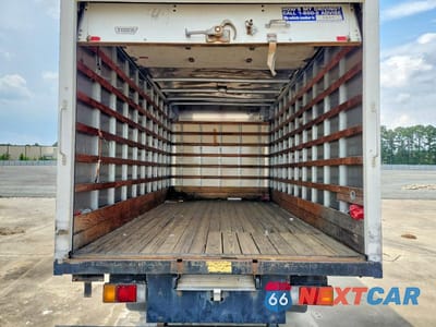 Zdjęcie 10 z 13 samochodu: 2011 ISUZU NPR HD BOX TRUCK VIN:JALB4W174B7401930 - miniatura