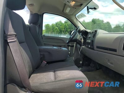 Zdjęcie 10 z 12 samochodu: 2013 CHEVROLET SILVERADO K1500 VIN:1GCNKPEA2DZ280225 - miniatura