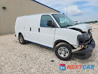 Czwarte zdjęcie samochodu z boku: 2023 CHEV EXPRESS G2500 VIN:1GCWGAFP7P1207571 - miniatura