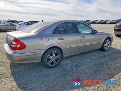 Trzecie zdjęcie samochodu z tyłu: 2005 MERCEDES-BENZ E 500 VIN:WDBUF70J35A657442 - miniatura