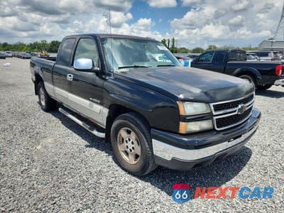 Czwarte zdjęcie samochodu z boku: 2006 CHEVROLET SILVERADO K1500 VIN:1GCEK19V26Z264748 - miniatura