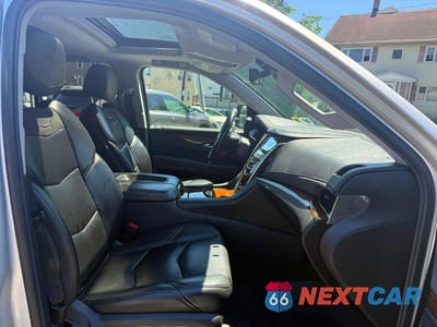Zdjęcie 8 z 12 samochodu: 2020 CADILLAC ESCALADE LUXURY VIN:1GYS4BKJ6LR156326 - miniatura