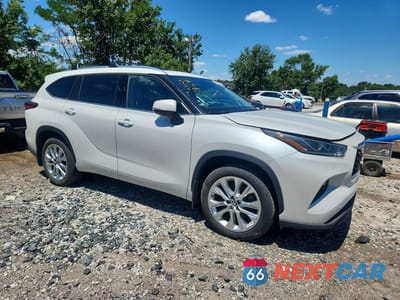 Czwarte zdjęcie samochodu z boku: 2023 TOYOTA HIGHLANDER LIMITED VIN:5TDKDRBH5PS020580 - miniatura