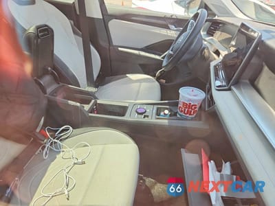 Czwarte zdjęcie samochodu z boku: 2025 VOLKSWAGEN TIGUAN SE VIN:3VVMR7RM0SM025648 - miniatura
