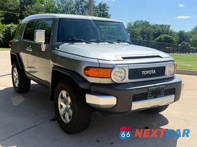 2009 TOYOTA FJ CRUISER BASE JTEBU11F09K067152 - główne zdjęcie licytacji z USA - miniatura