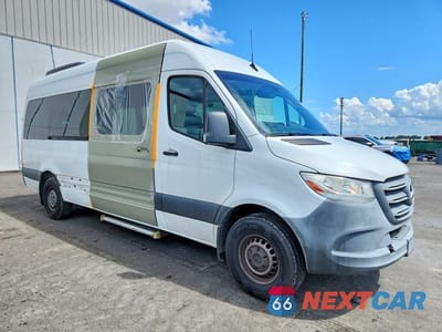 Czwarte zdjęcie samochodu z boku: 2021 MERCEDES BENZ SPRINTER 2500 VIN:W1Z4DGHY8MT060872 - miniatura