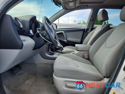 Zdjęcie 7 z 13 samochodu: 2006 TOYOTA RAV4 LIMITED VIN:JTMBK31V165002334 - miniatura